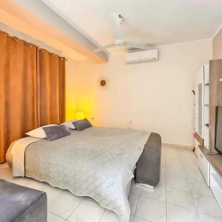 Studio Vesna With A Terrace And Sea View Rabac Exterior photo