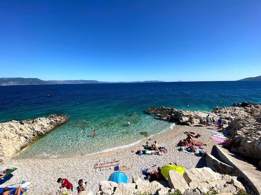 Apartment Vesna With A Terrace And Sea View