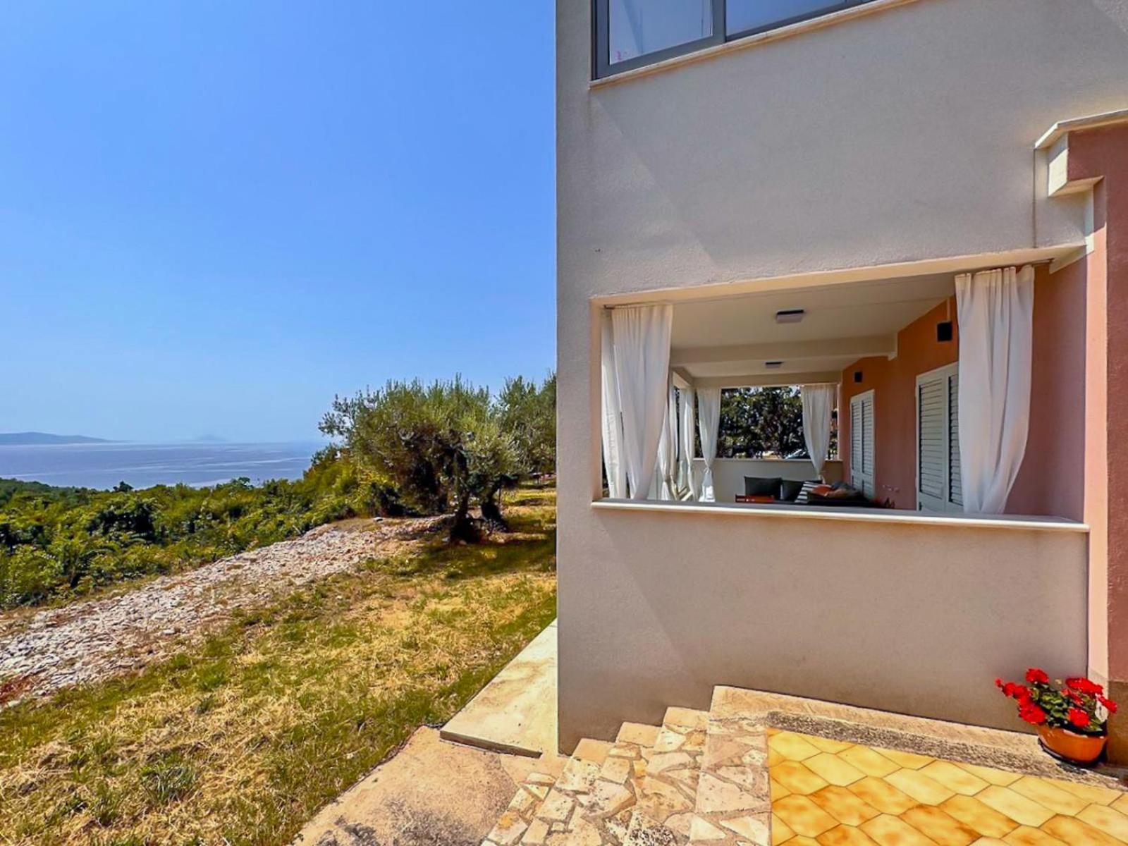 Vesna With A Terrace And Sea View